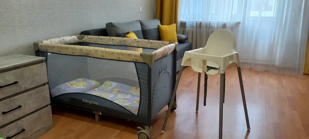 Самый центр, второй этаж, большая парковка