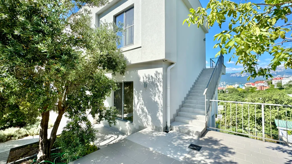 Часть дома с бассейном недалеко от моря Отрадное Ялта