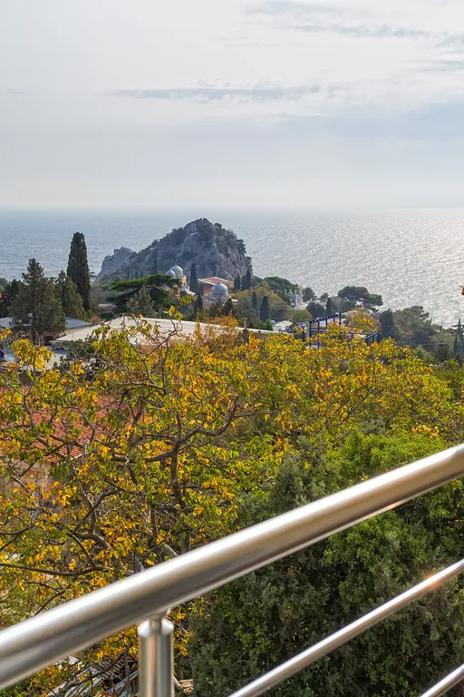 Видовая уютная студия с двумя балконами под горой Кошка