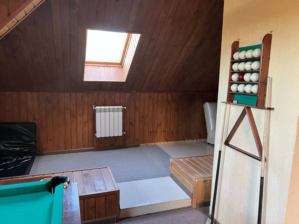 3-этажный уютный коттедж в тихом месте в пределах города