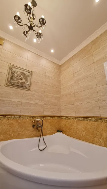 Шикарная 4-комнатная квартира у моря (Royal Apartment on Krymskaya 22)