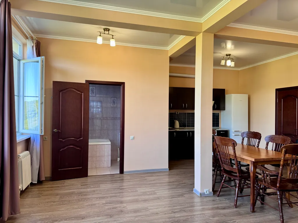 3-этажный дом с садом недалеко от моря