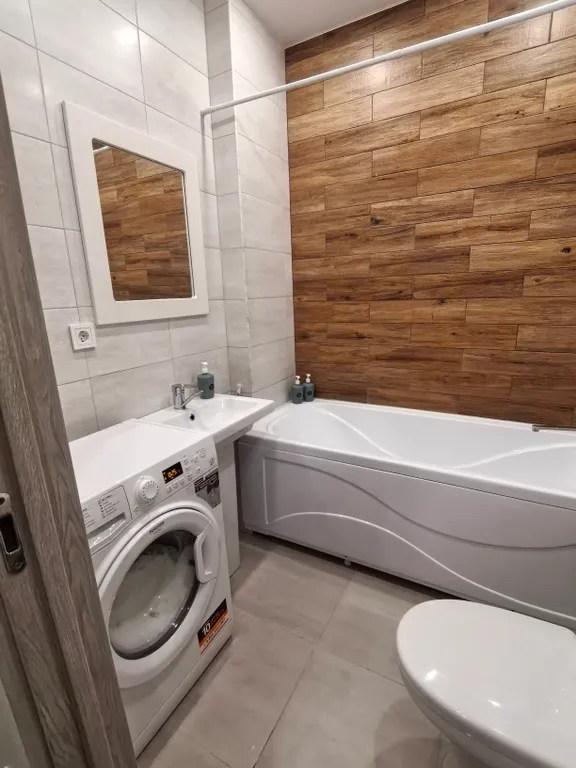 Студия с видом на город