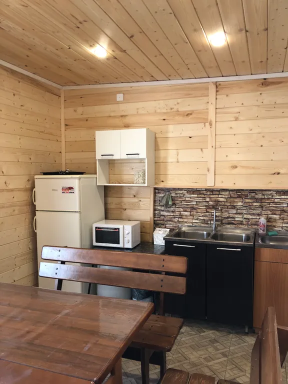 Уютный номер в новом домике в саду (левая сторона)