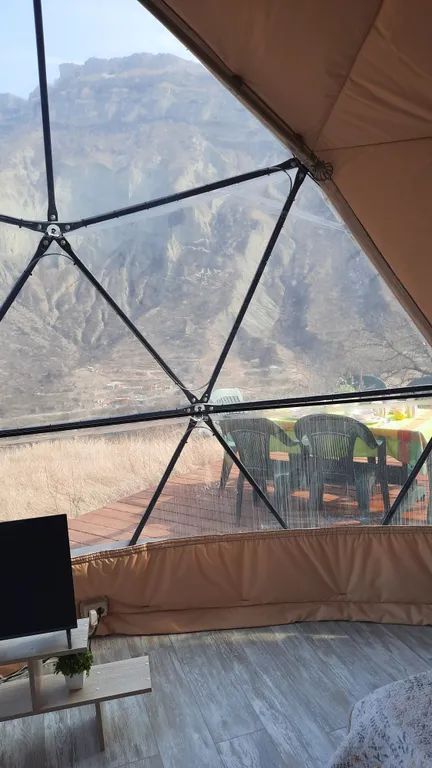 Геокупол с видом на горы