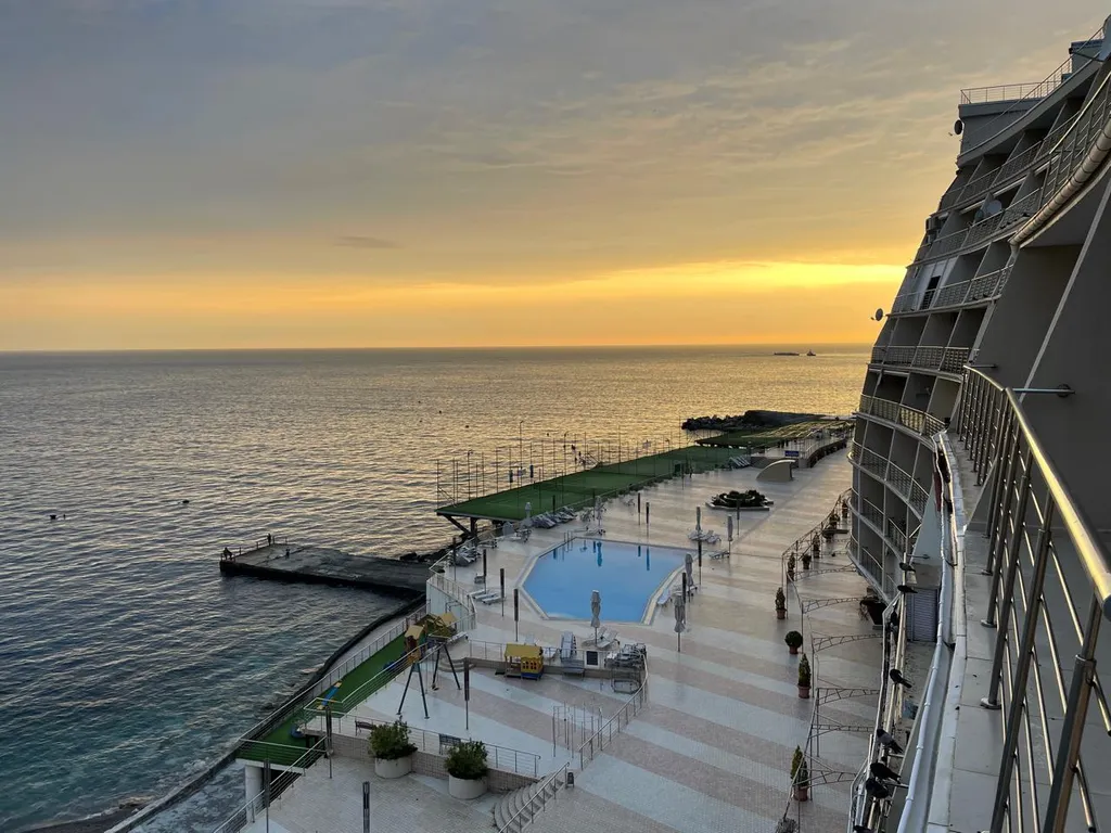 Апарт для семьи из 3 человек на берегу моря, с видовой террасой, кухней