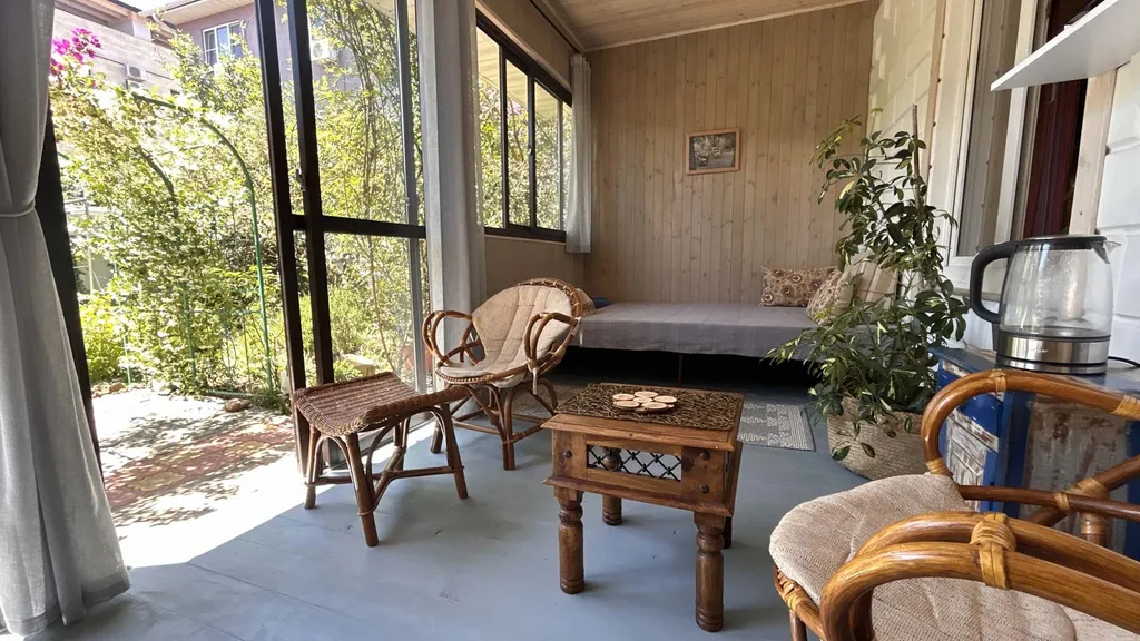 Коттедж Дом с уютной верандой, выходящей в сад — аренда посуточно в Сириус