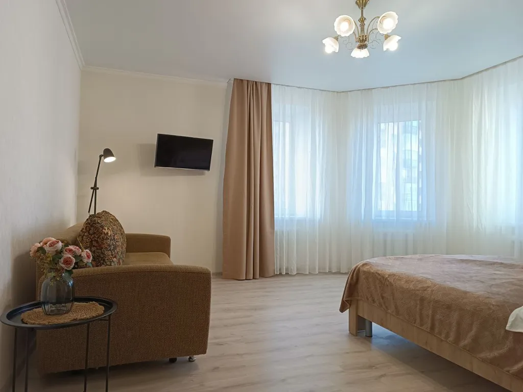 Оливковая, двухкомнатная квартира на Кургане