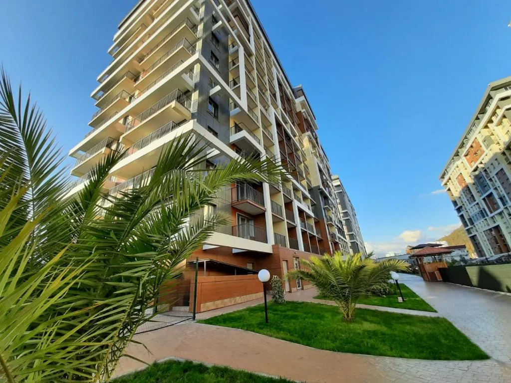 Квартира с двумя открытыми балконами и видом на море