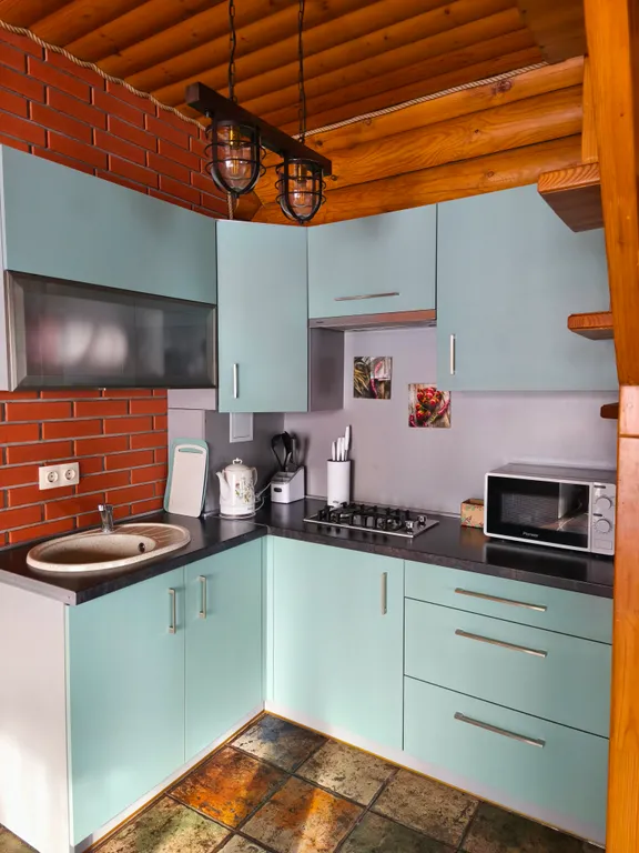 Уютный загородный дом с баней и прудом недалеко от моря