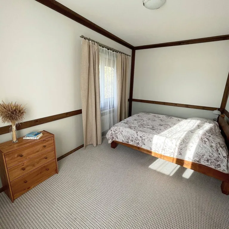 Коттедж с двумя спальнями с беседкой и мангалом