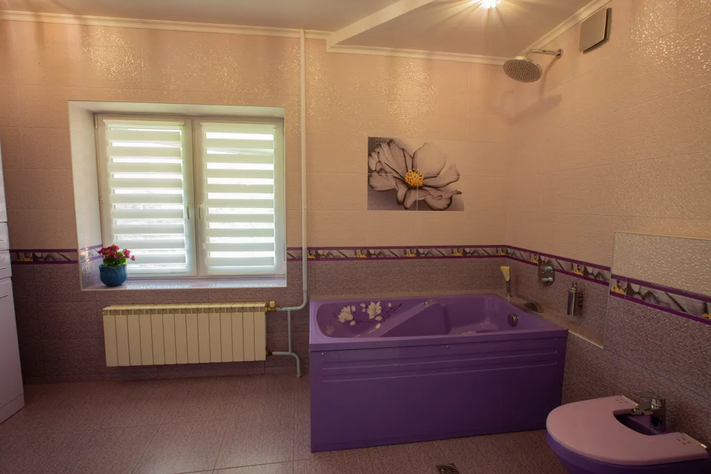 Большой трехэтажный дом