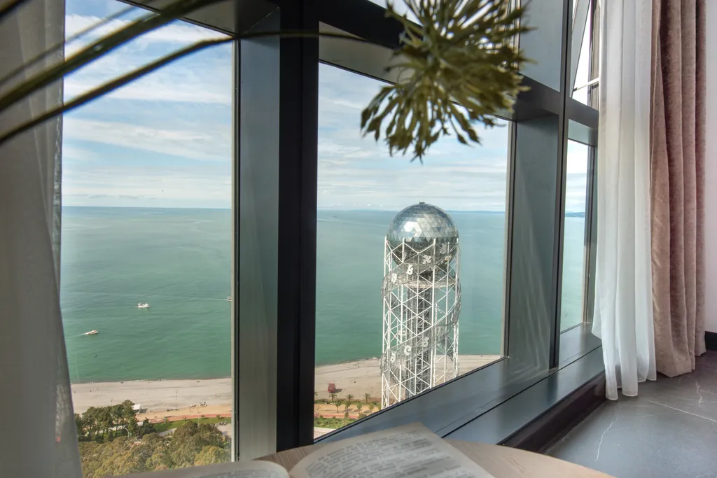 Квартира Ocean Breeze Retreat - Sea View Aesthetics — аренда посуточно в Батуми