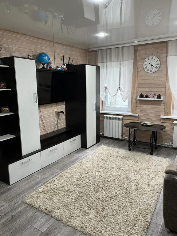 Уютный дом с беседкой в черте города