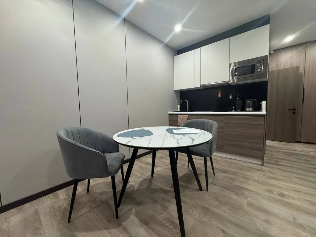 Уютная квартира в центре города» с балконом и видом на золотой Мост