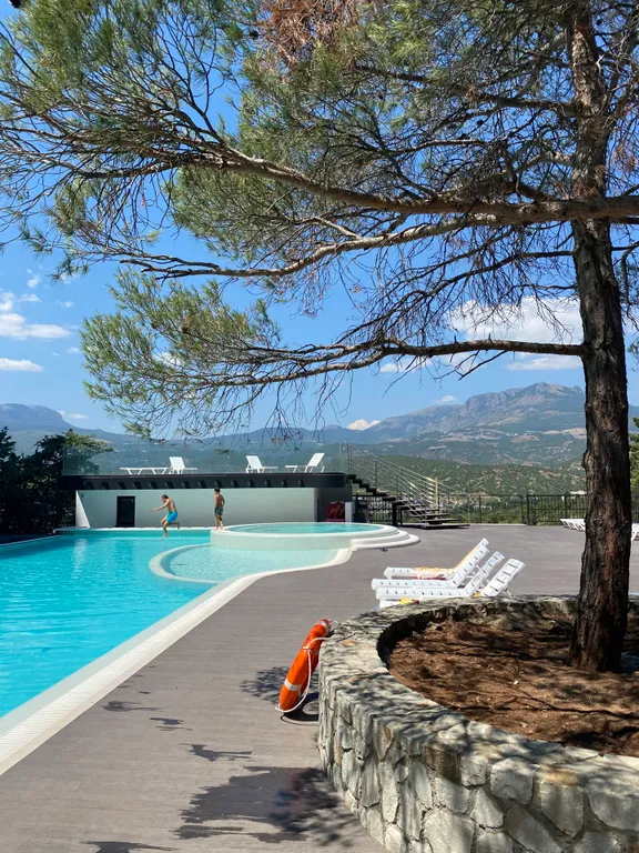 Апарт с видом на море и горы с подогреваемым бассейном и барбекю зоной