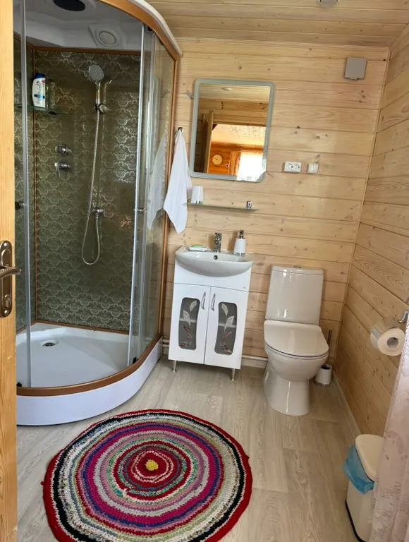 Уютный домик с печью-камином в центре