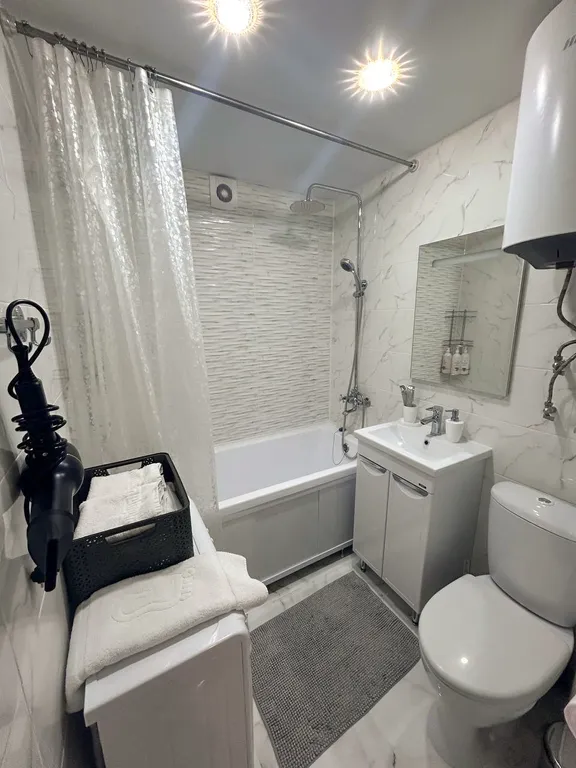 Комфортная квартира с совмещенной кухней-гостиной и уютной спальней