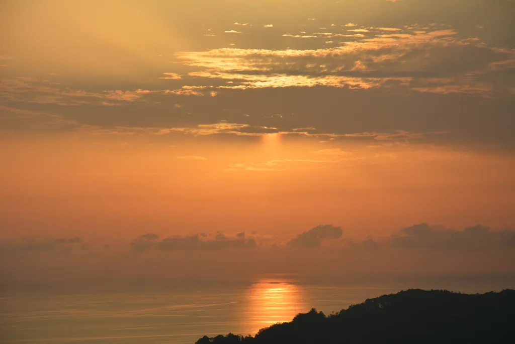 Коттедж Умный дом с кипарисами и видом на море с мансардным этажом — Сочи