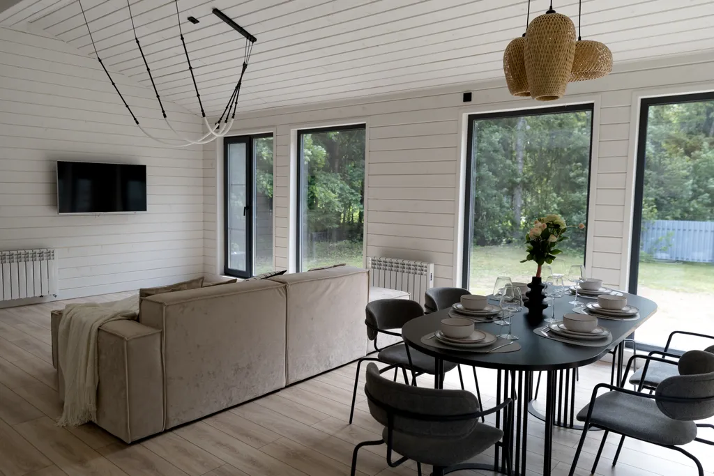 Современный дом в лесу