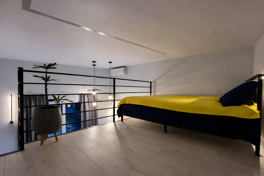 Двухуровневая квартира с шикарным панорамным видом на море