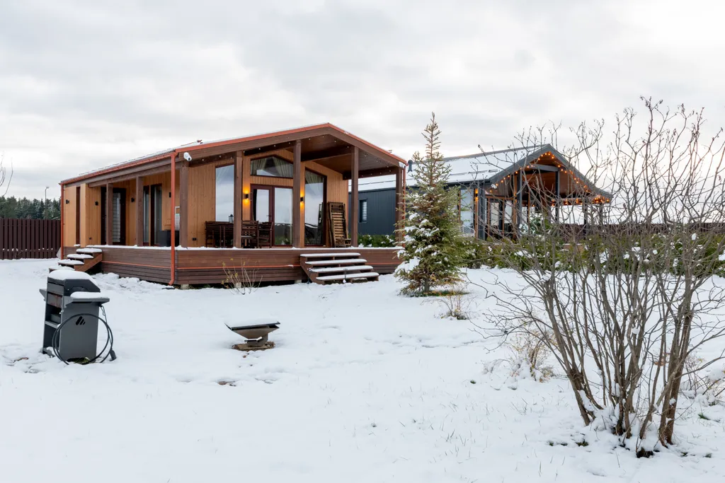 Уютный дом с панорамными окнами с выходом на террасу