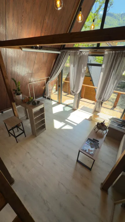 Горный приют, А-Фрейм в центре