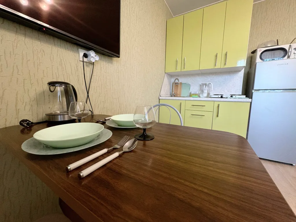 Green Apartment с ванной и большим ТВ