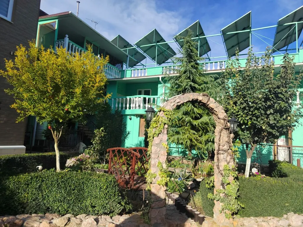 Коттедж Отдельная часть дома с беседкой рядом с парком и пляжем Учкуевка — Севастополь