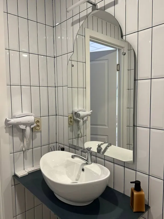 Гостевой номер с видом на озеро и Иверский монастырь