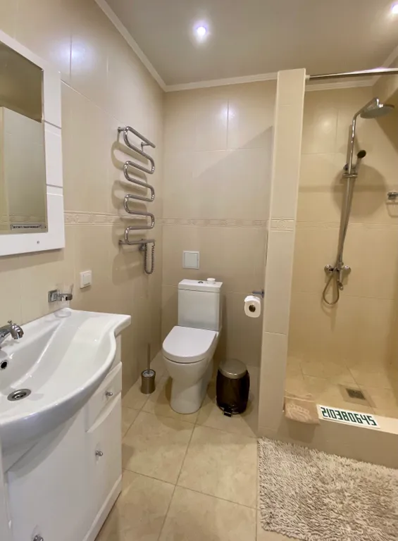 Эллинг на берегу моря