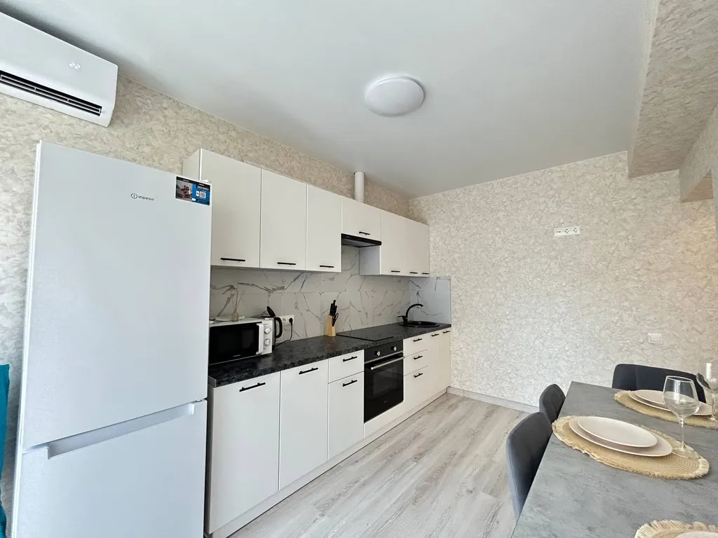 Двухкомнатная квартира на берегу моря