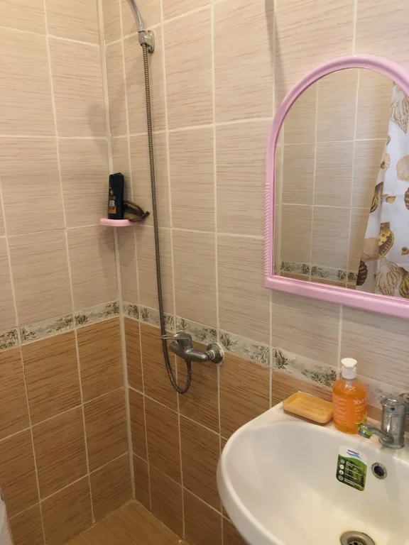 Домик у моря с балконом