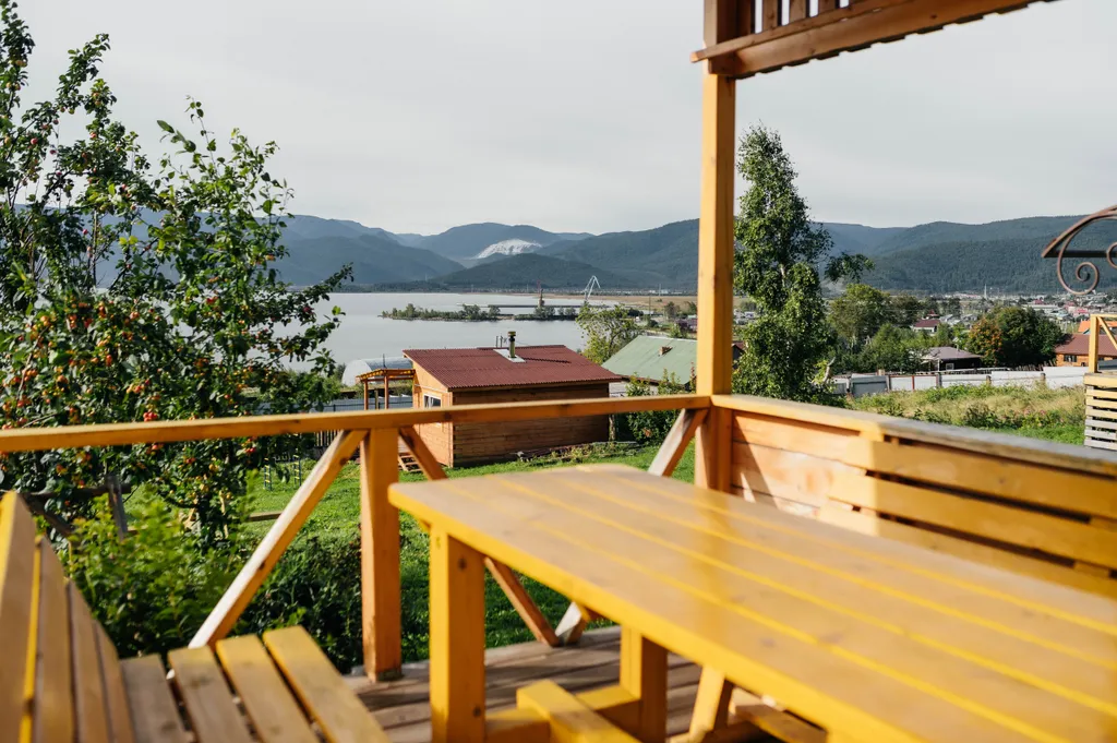 Дом с видом на Байкал