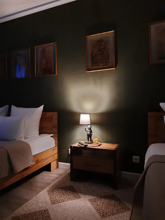 Рыжий Кот Дружный (просторная 2-ка с изолированной спальней)