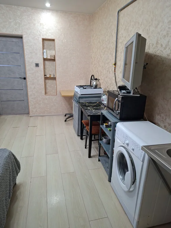 Рядом с жд вокзалом, уютный, чистый домик со двором.Напротив продукты