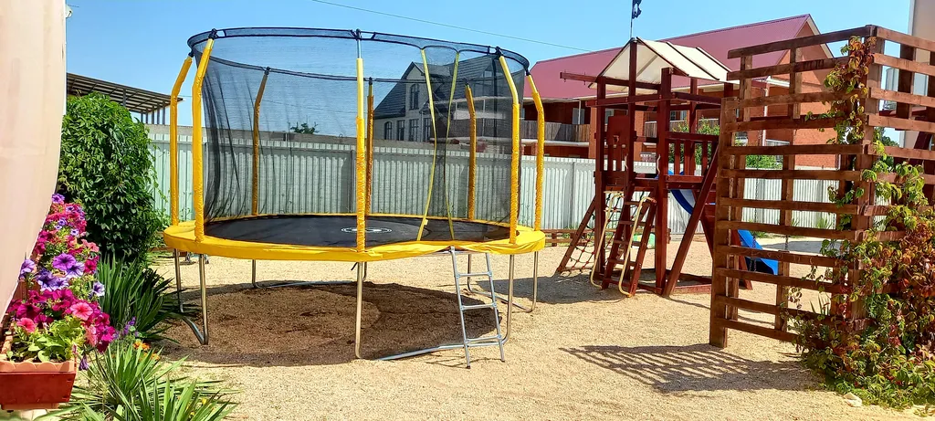 Две спальни, кухня с диваном, балкон