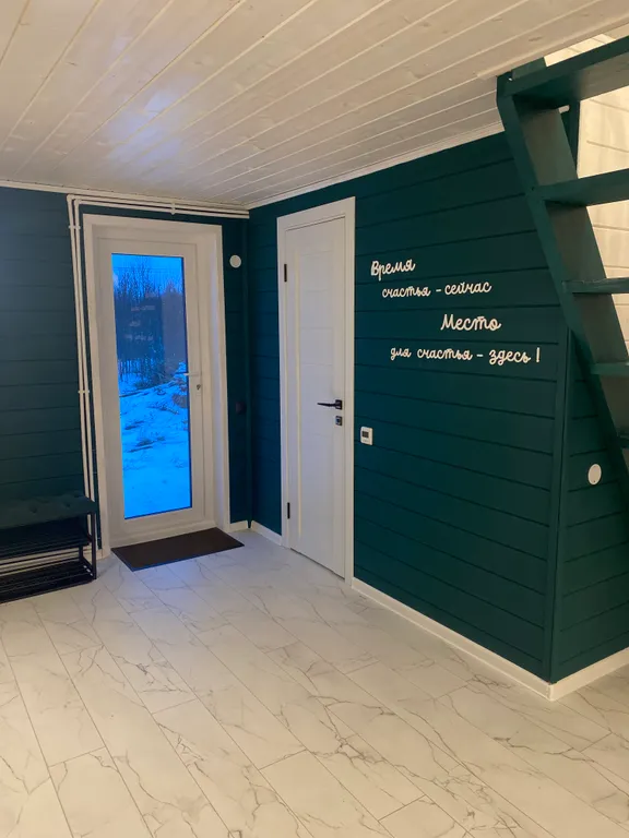 Дом A-frame с сибирским чаном на бревнах