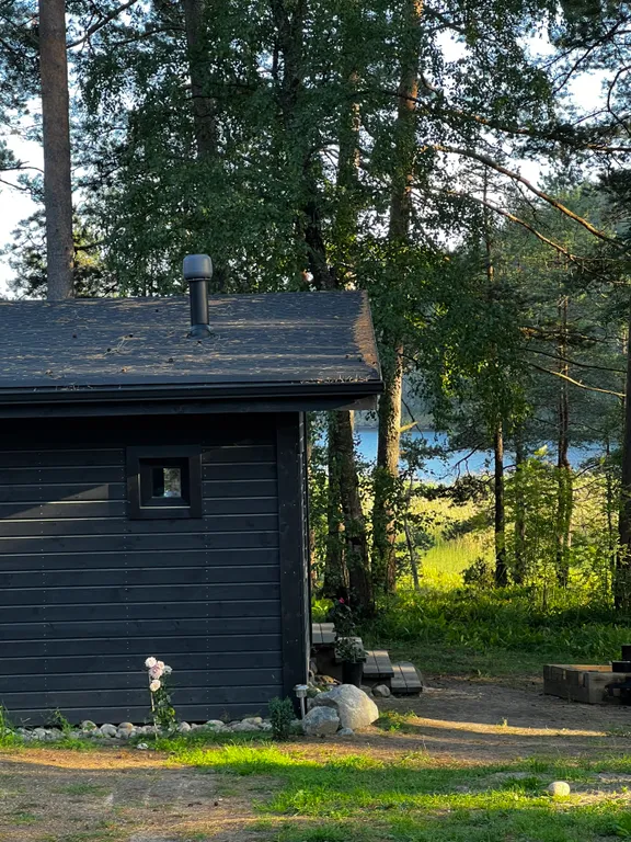 Стильный дом на берегу Ладожского озера с панорамным видом