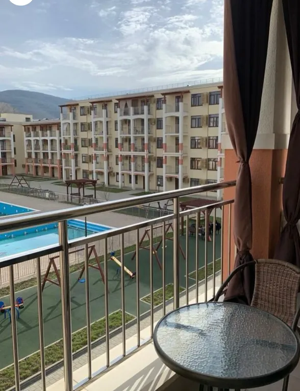 Шикарная квартира с прекрасным видом на бассейны и можжевеловые горы