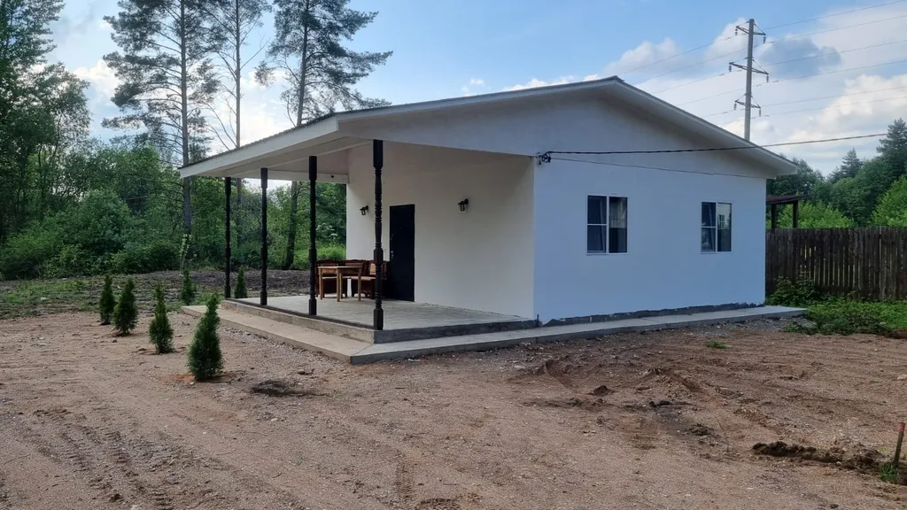 Коттедж Коттедж у озера в лесу — Луга