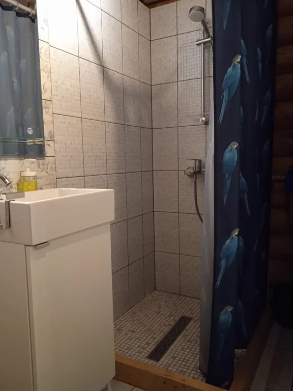 Дом с беседкой на берегу водохранилища