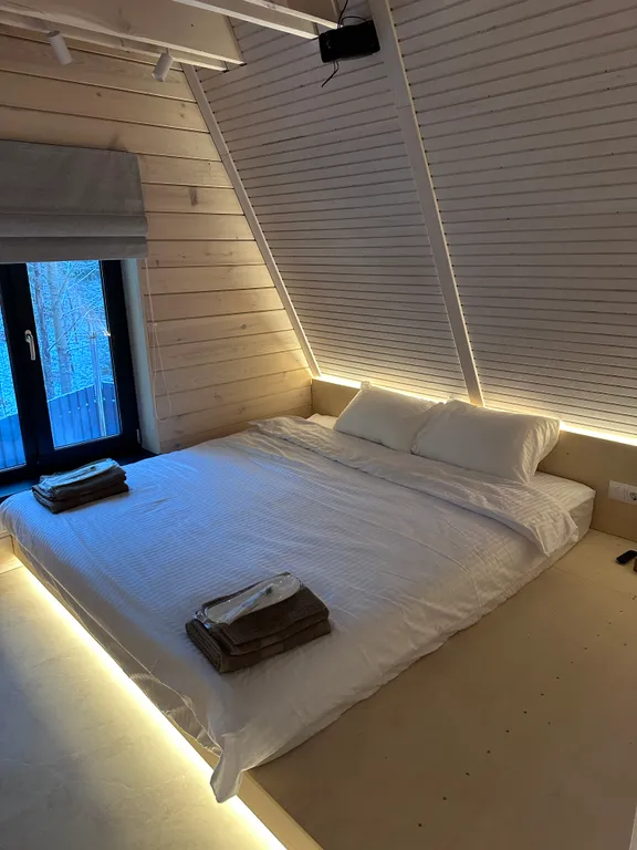 Уютный дом у подножья горы Белая