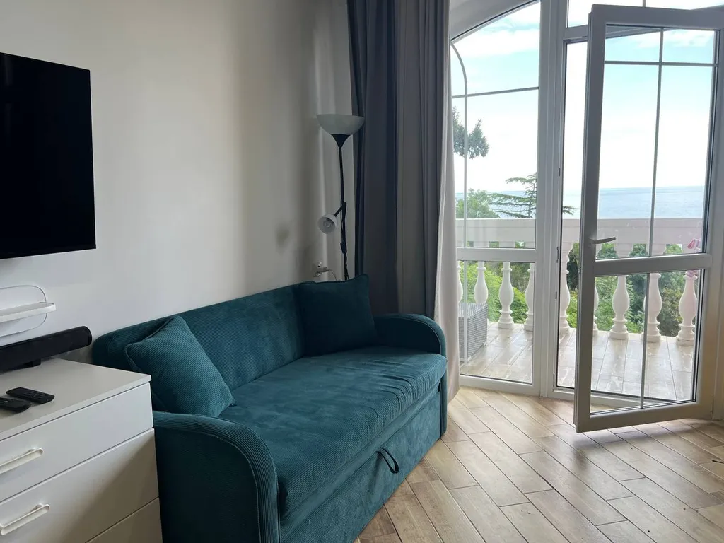 Шикарная современная студия на берегу моря