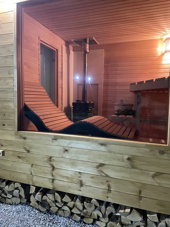 Треугольный дом Афрейм с видом на лес и подогреваемым бассейном