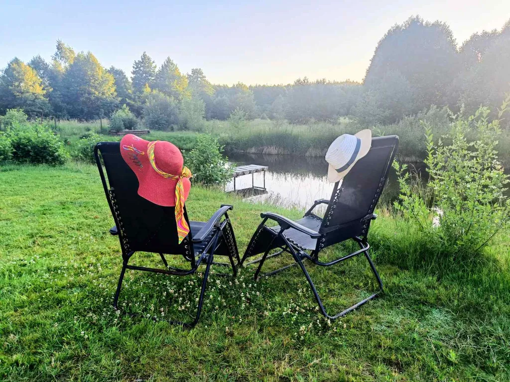 Хутор Избушка на опушке леса, возле реки