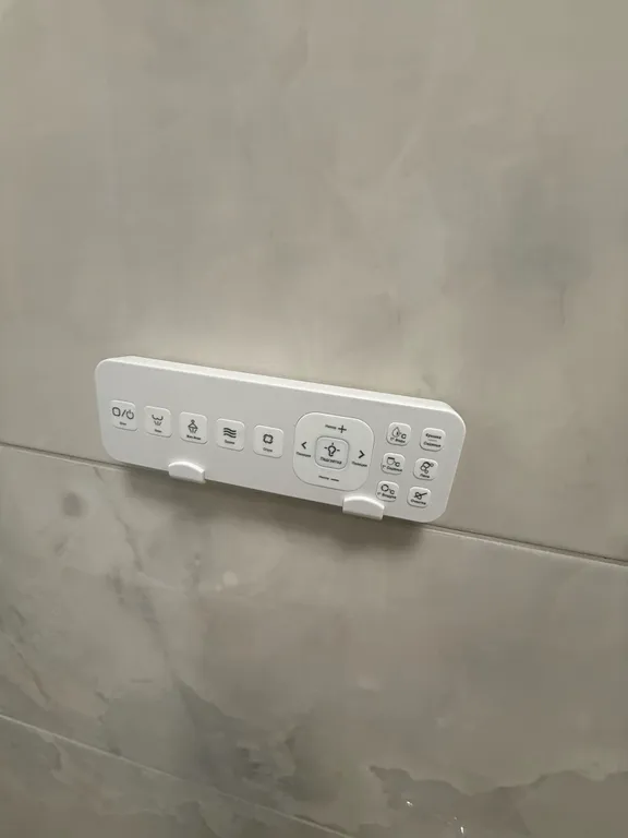 Уютный дом на берегу реки