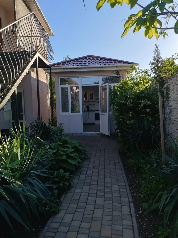 сдается коттедж 2  этажа.130 кв. м, с тремя отдельными комнатами