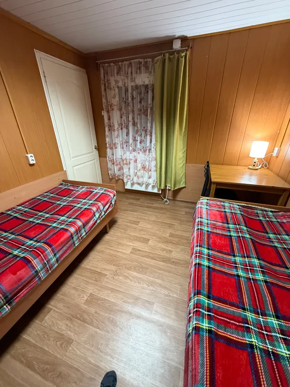 Двухкомнатный домик с видом на озеро