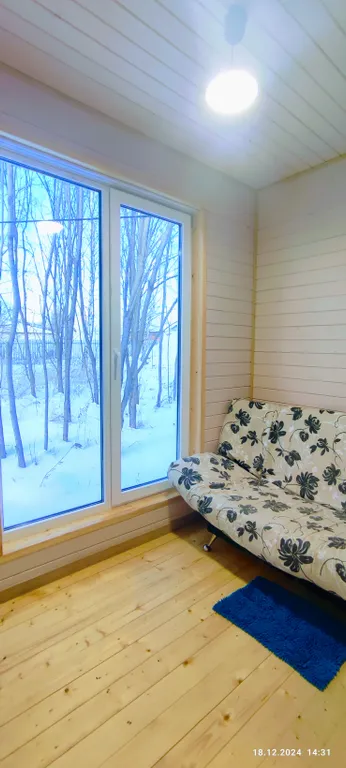 Дом с купольной беседкой на природе